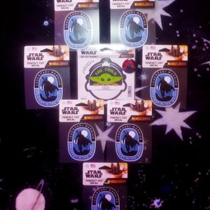9pc- Star Wars × Disney: The Mandalorian, Decals (×7), Magnet (×1) +  Pin (×1)